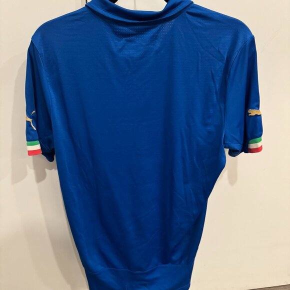 Italy home kit 2014 - Picture 2 of 2